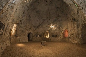 Hell-Fire Caves, West Wycombe - Banqueting Hall<br />(© tripadvisor.co.uk)