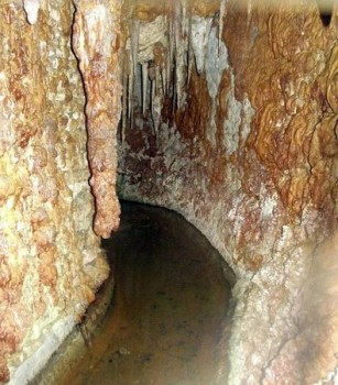 Hell-Fire Caves, West Wycombe - River<br />(© tripadvisor.co.uk)